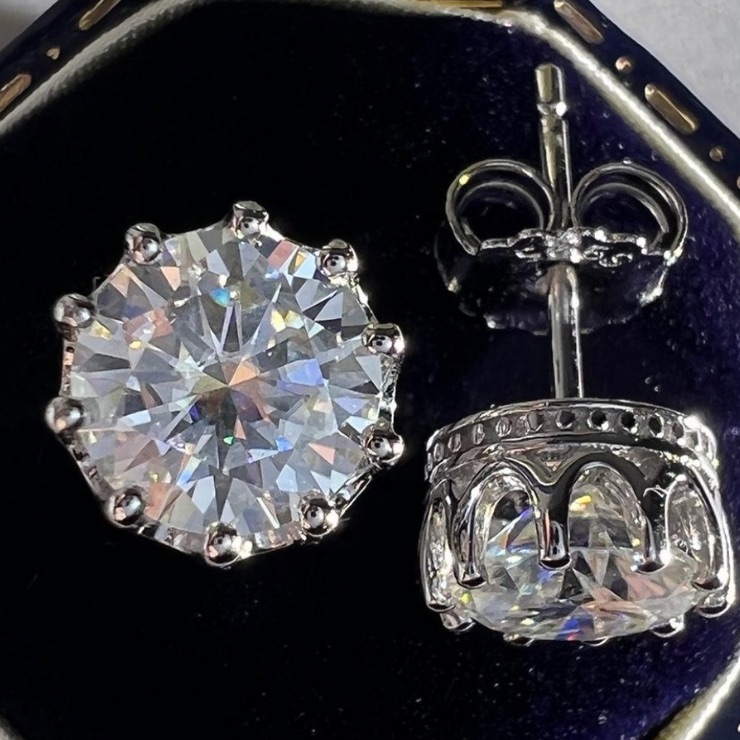 - Moissanite 18k White Gold Earrings 3kt 65$